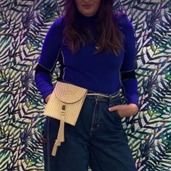 Vintage Gold Tassel Bag with Crossbody Strap - Picture 4 of 8